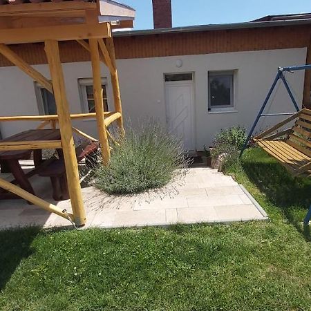 Lali Apartman Balatonudvari Exteriör bild
