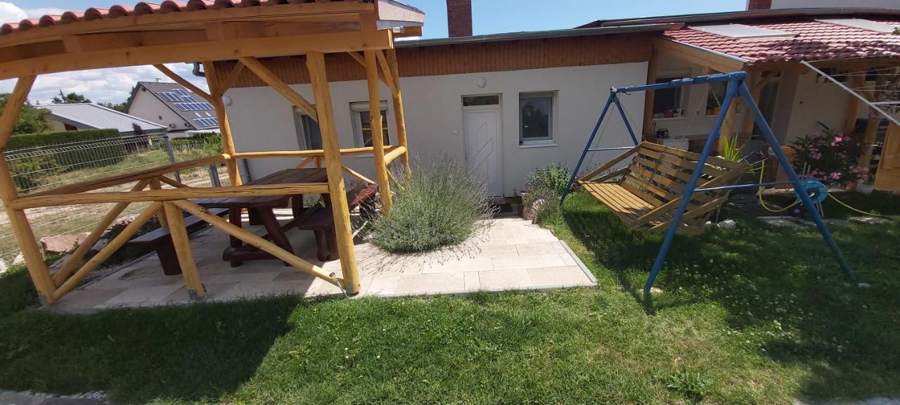 Lali Apartman Balatonudvari Exteriör bild