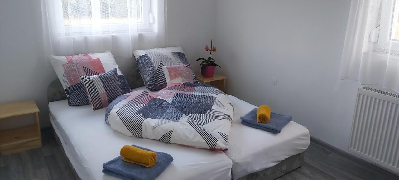 Lali Apartman Balatonudvari Exteriör bild